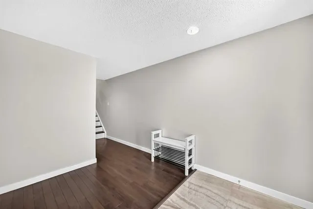 10304 Braeside Dr, Calgary 4