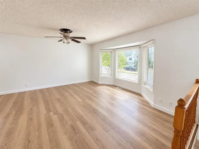 5230 Whitestone Rd, Calgary 3