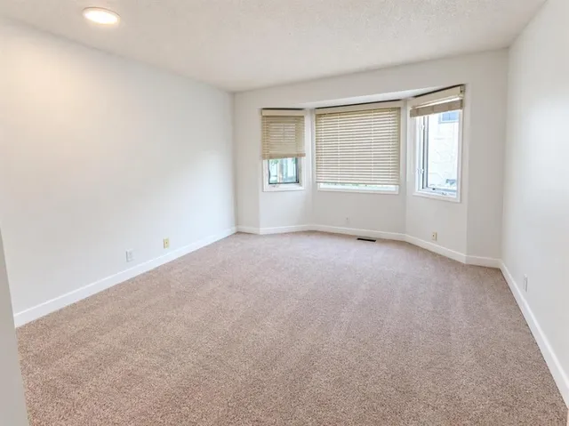 5230 Whitestone Rd, Calgary 5