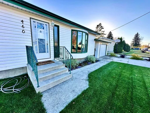 460 16 St, Fort Macleod 3