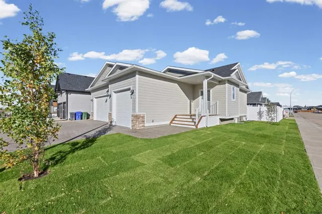 38 Viceroy Cres, Olds 5