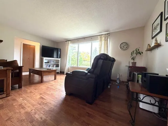 1305 5 Ave, Wainwright 3