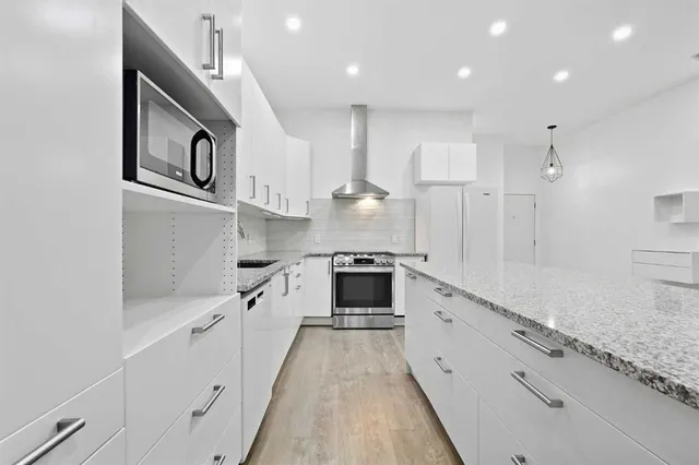 1212 13 St #303, Calgary 5