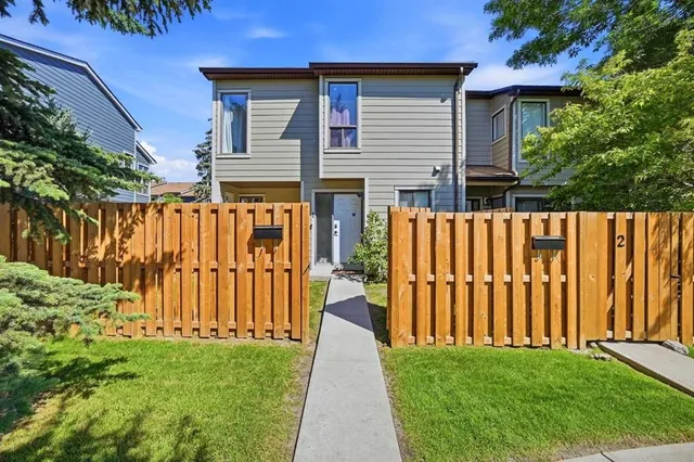 108 Grier Terr #1, Calgary