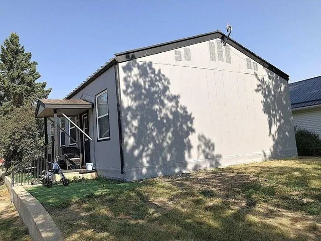139 1 St, Lomond 2