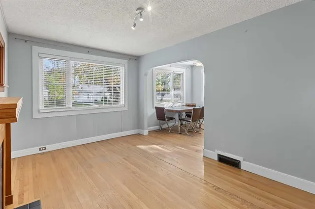 319 11 Ave, Calgary 5