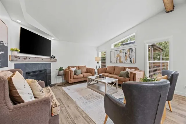 75 Valley Brook Cir, Calgary 4