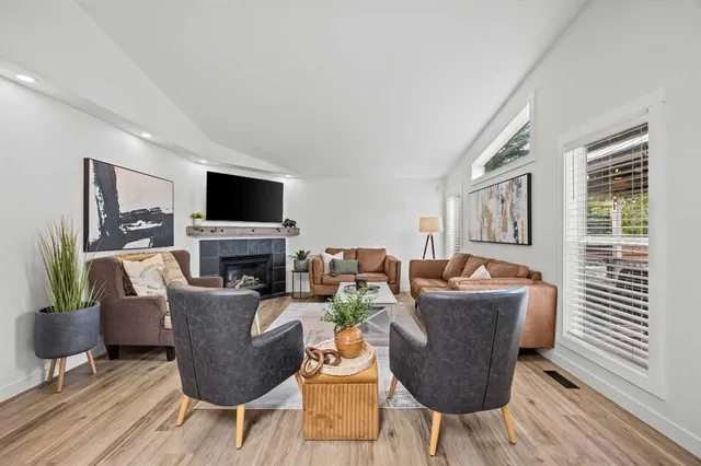75 Valley Brook Cir, Calgary 5