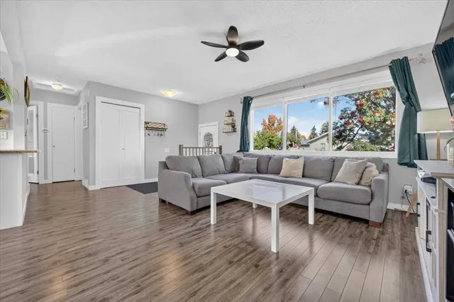 6019 Penworth Rd, Calgary 5