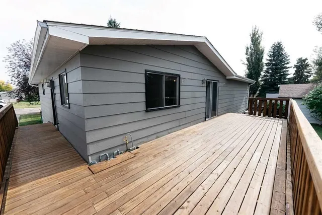 10 Tee Rd, Lacombe 2