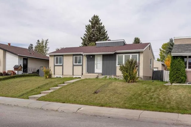 4628 Marcombe Rd, Calgary