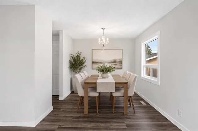 4628 Marcombe Rd, Calgary 3
