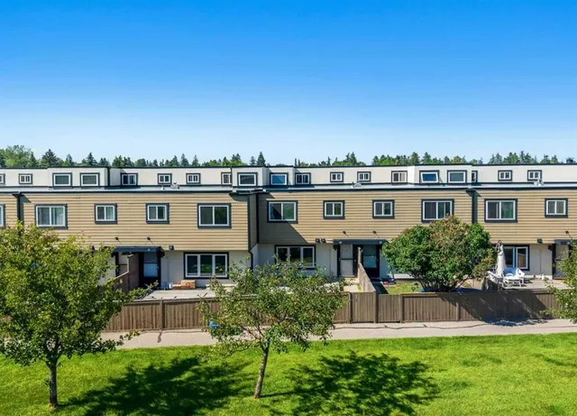 3809 45 St #40, Calgary 3