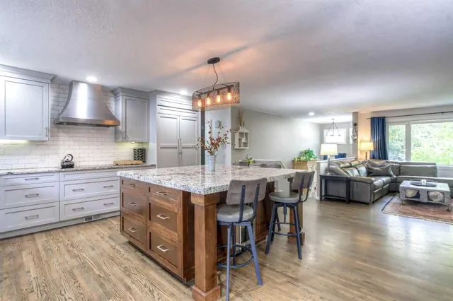 5011 Viceroy Dr, Calgary 5