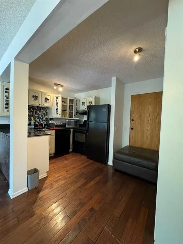 1605 16 Ave #207, Calgary 5