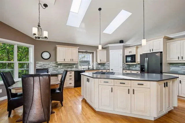 8816 48 Ave, Calgary 5
