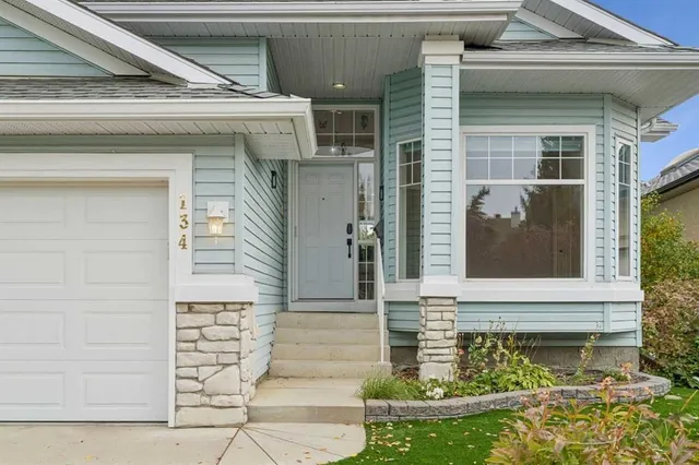 134 Valley Glen Hts, Calgary 3