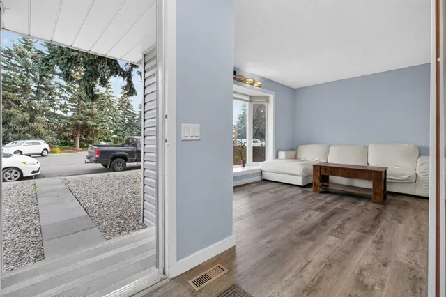 37 Erin Croft Cres, Calgary 3