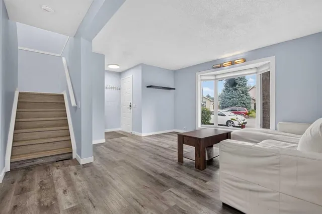 37 Erin Croft Cres, Calgary 5