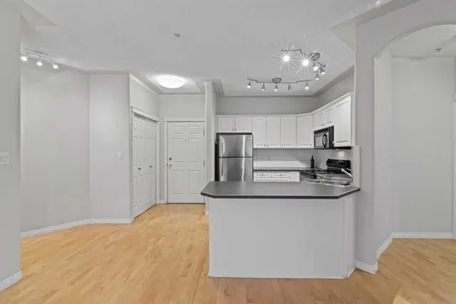 2419 Erlton Rd #207, Calgary 5