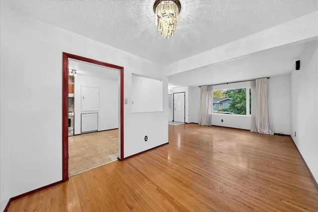 4831 48 St, Calgary 5