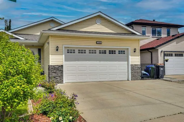 144 Hillcrest Cape, Strathmore 2