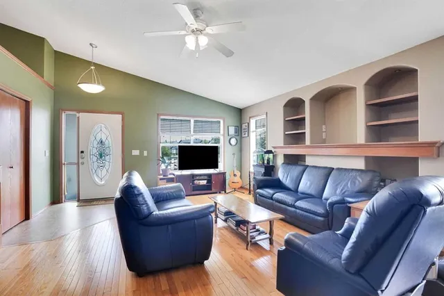 144 Hillcrest Cape, Strathmore 5
