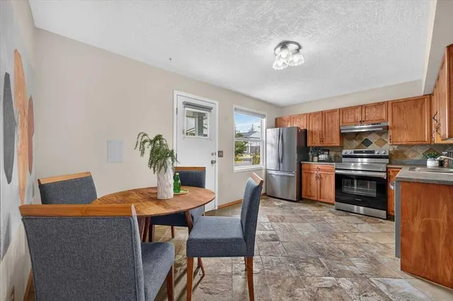 572 Regal Pk, Calgary 3