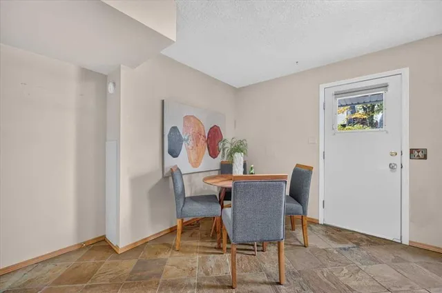 572 Regal Pk, Calgary 5