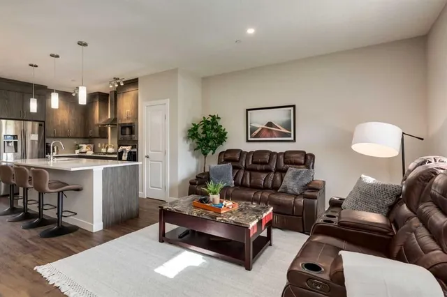 52 Lucas St, Calgary 5