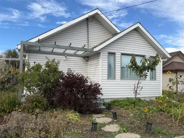 715 1 St, Drumheller 2