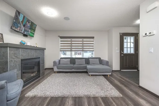 702 Panamount Blvd, Calgary 4