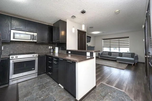 702 Panamount Blvd, Calgary 5