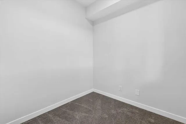321 Hotchkiss Dr #605, Calgary 5
