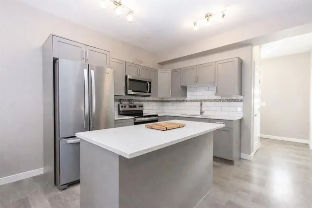 148 Vanier Dr #202, Red Deer 5