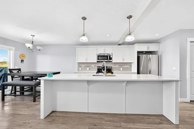 387 Sunrise View, Cochrane 5