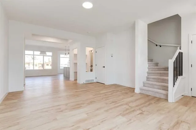 819 Sora Blvd, Calgary 4