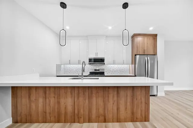 1212 Waterford Dr, Chestermere 2