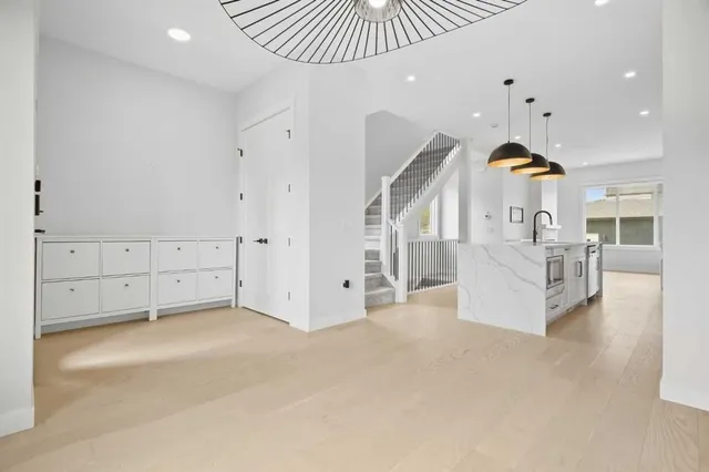 258 17 Ave, Calgary 4