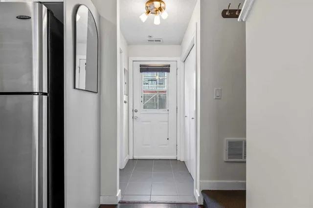 2426 34 Ave #208, Calgary 2