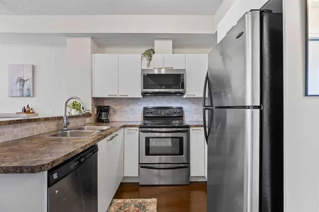 2426 34 Ave #208, Calgary 5