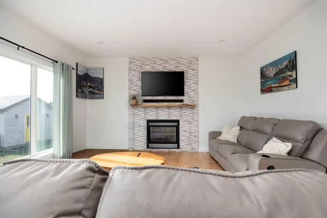 101 Red Lily Gate, Fort McMurray 5