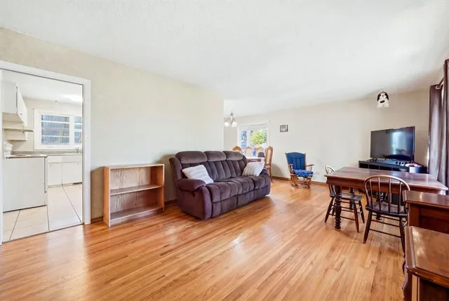 8303 Addison Dr, Calgary 5