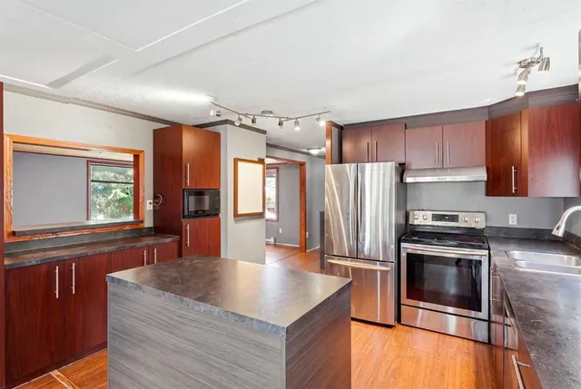 129 Big Hill Pl, Airdrie 5