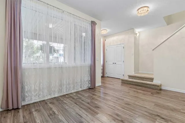 1545 Legacy Cir, Calgary 5
