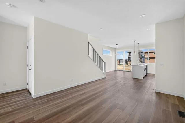 202 Starling Blvd, Calgary 5