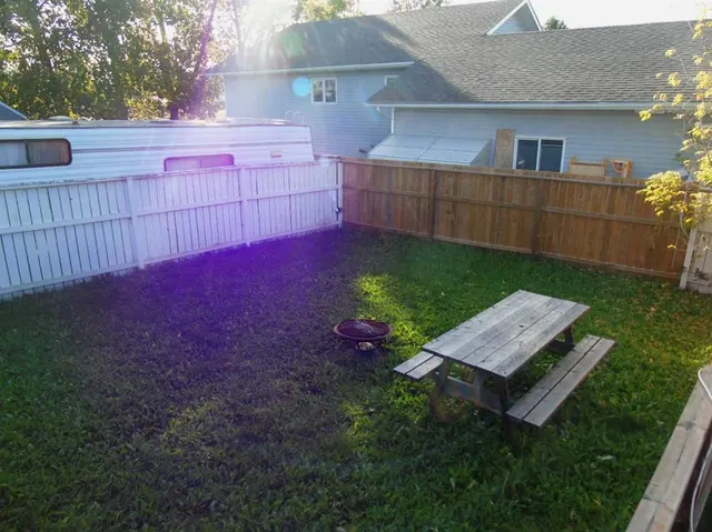 200 + 202 7 St, Slave Lake 5