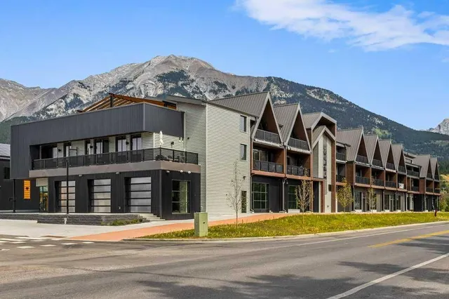 1 Industrial Pl #322A, Canmore 3