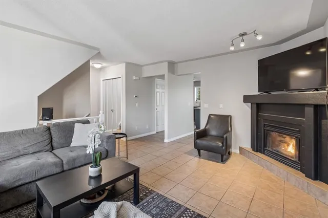 15 Rocky Ridge Gate #5, Calgary 4