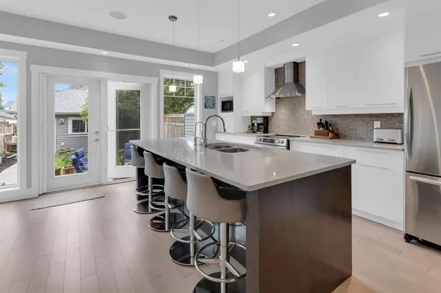 4616 82 St, Calgary 2